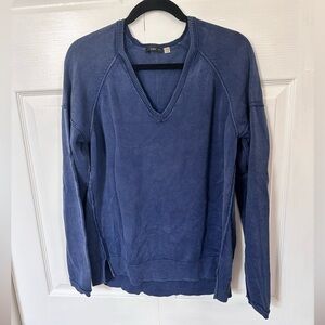 Navy V-Neck Lightweight vintage wash pullover